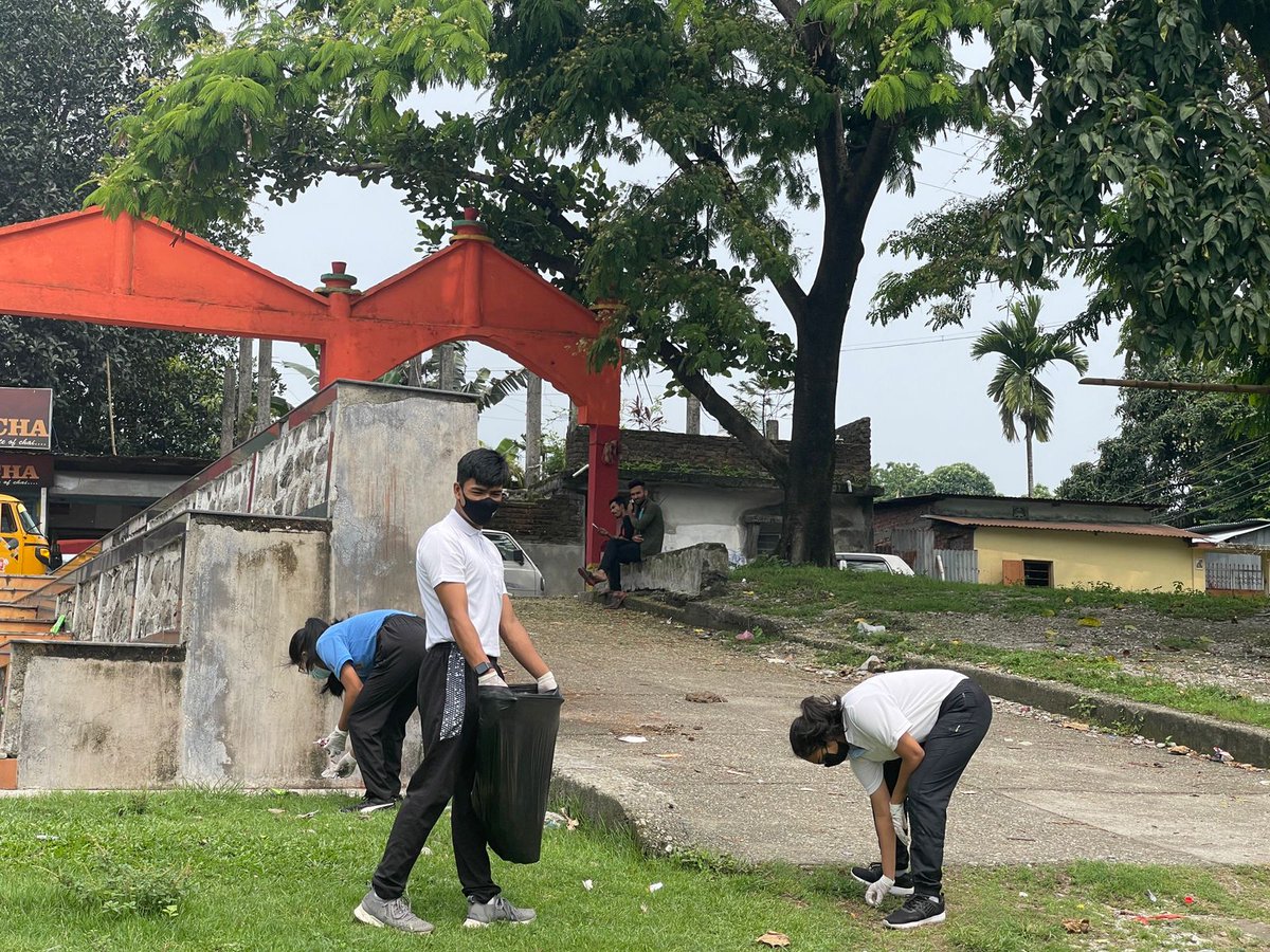 clgsalesian's tweet photo. Puneet Sagar Abhiyaan was carried on by the Cadets of Salesian College at Mahananda River on 8th June under the aegis of 16 Bengal BN NCC. https://t.co/R3VUhVO0px