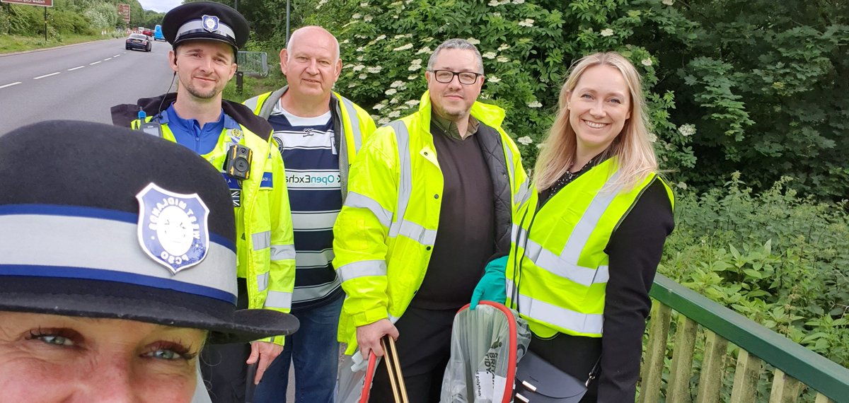 YardleyWMP's tweet photo. Huge community litterpick from  St Cyprians community centre towards the @AckersAdventure and small heath highway , lots of partner agencies in attendance and a huge amount of litter removed @ZafarMBE @lparkinson65  #amazingturnout #amazingpeople https://t.co/SG4iaxHgLy