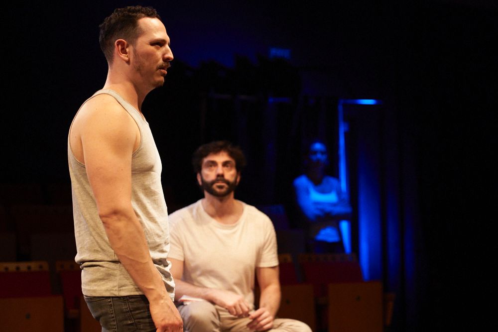 EmbSpainUK's tweet photo. Maravilloso estreno ayer de la 'Función por hacer' 👏👏

Queremos felicitar al elenco por su fantástica actuación. Una obra imprescindible, animamos mucho a que no os la perdáis. 

@CervantesTheatr https://t.co/iVHEXuWQT0
