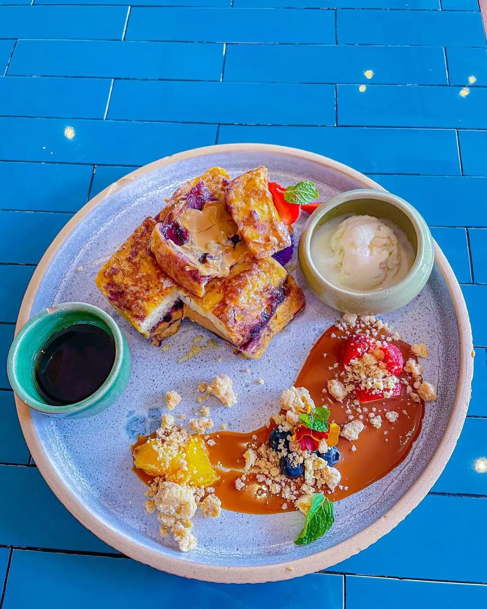 jkt_everyday's tweet photo. Vibesnya tropical banget nih di sini dan mereka buka dari jam 08.00 pagi, bisa banget mampir breakfast abis sepedaan 😍

Gak usah ditanya lagi ya soal pastriesnya uda ketauan kualitas papan atas 🙌 https://t.co/a8ks4N4Zxk