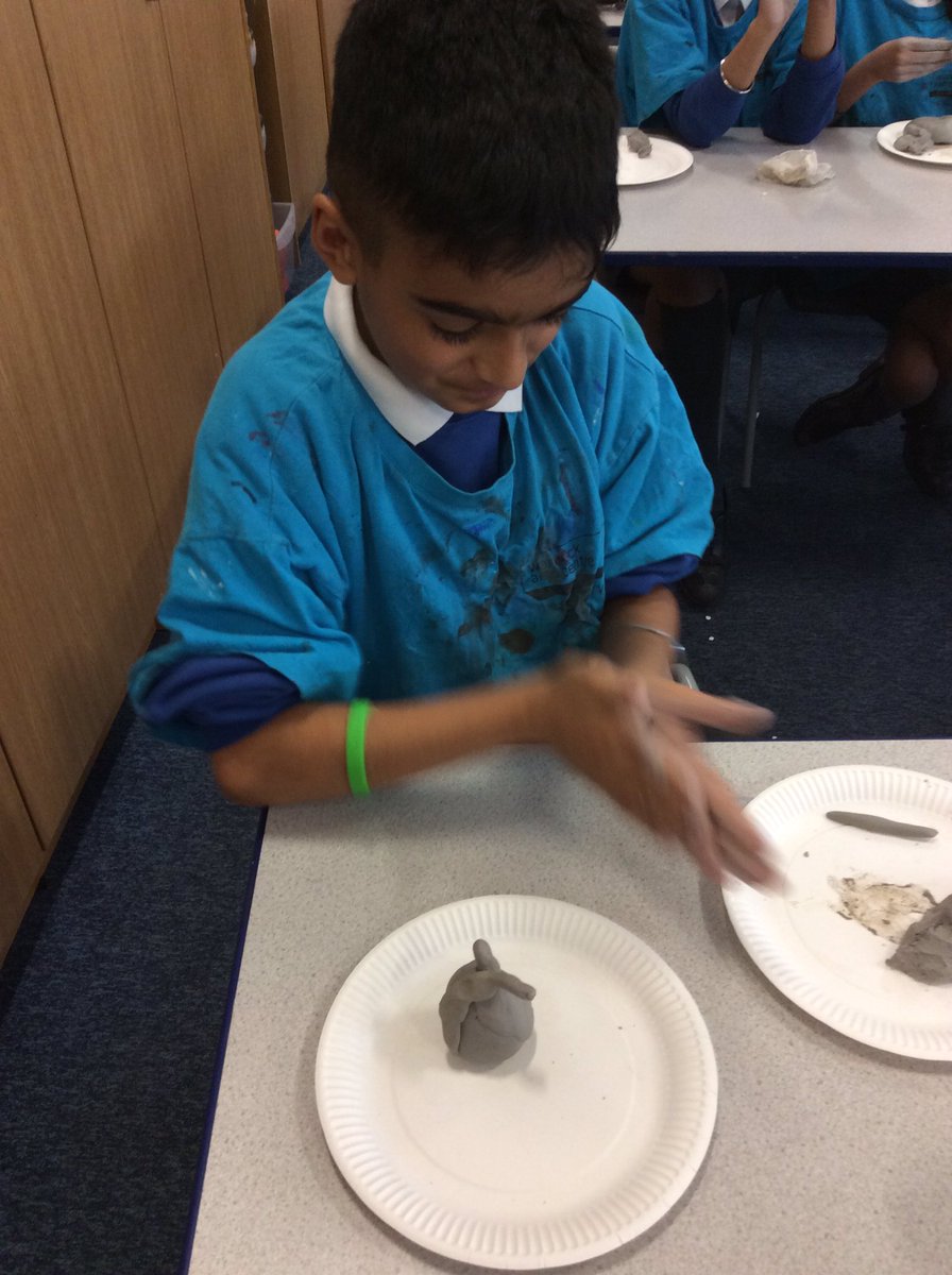 gfprimarycov's tweet photo. Continuing with our study of the circulatory system and making clay models. #GFY6 #GFScience https://t.co/iJgI7z1sLM