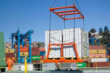NewsFDCcl's tweet photo. SUBREI, Chile: Exportaciones no cobre lideran dinamismo de los envíos, marcando un alza del 32% frente a 2021 https://t.co/RCiC00b5Nx  #frutas #Chile #China
 #Asoex #exportadoradefrutas #exportadoras #productores #Simfruit @subrei_chile #Asoex @FruitsfromChile https://t.co/1spTCb1tus