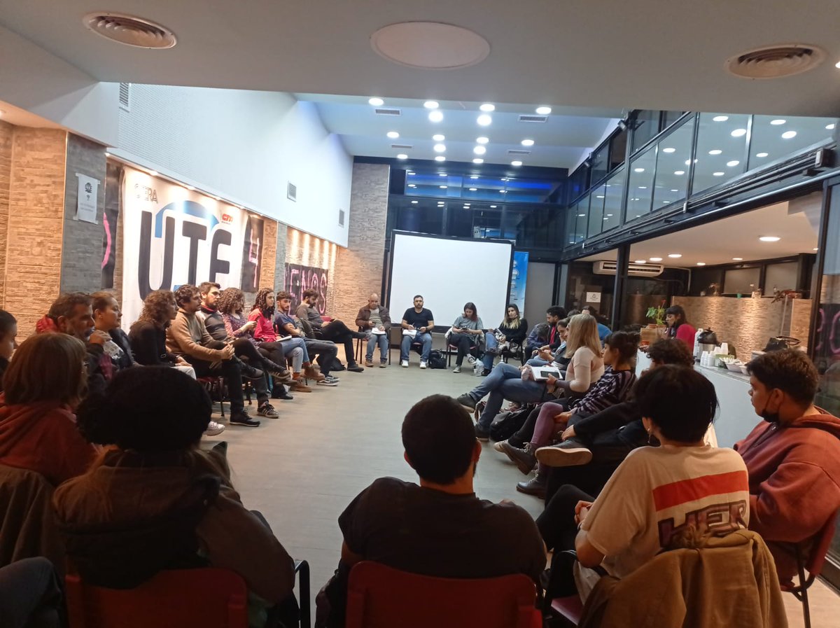 uteCymat's tweet photo. Ayer, participamos del encuentro convocado por la @multixlaeduc para socializar las distintas problemáticas que atravesamos las comunidades educativas en torno a la infraestructura escolar. + https://t.co/kB0IvhtTgI
