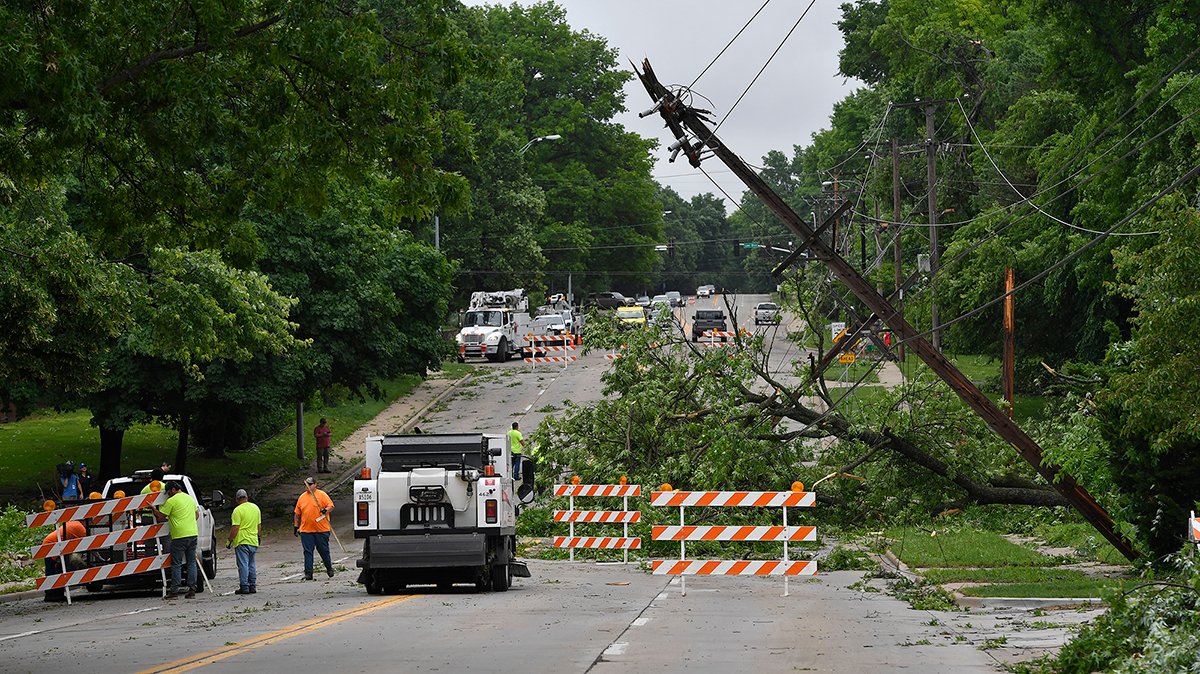 Tornado moves through Kansas City area / Twitter