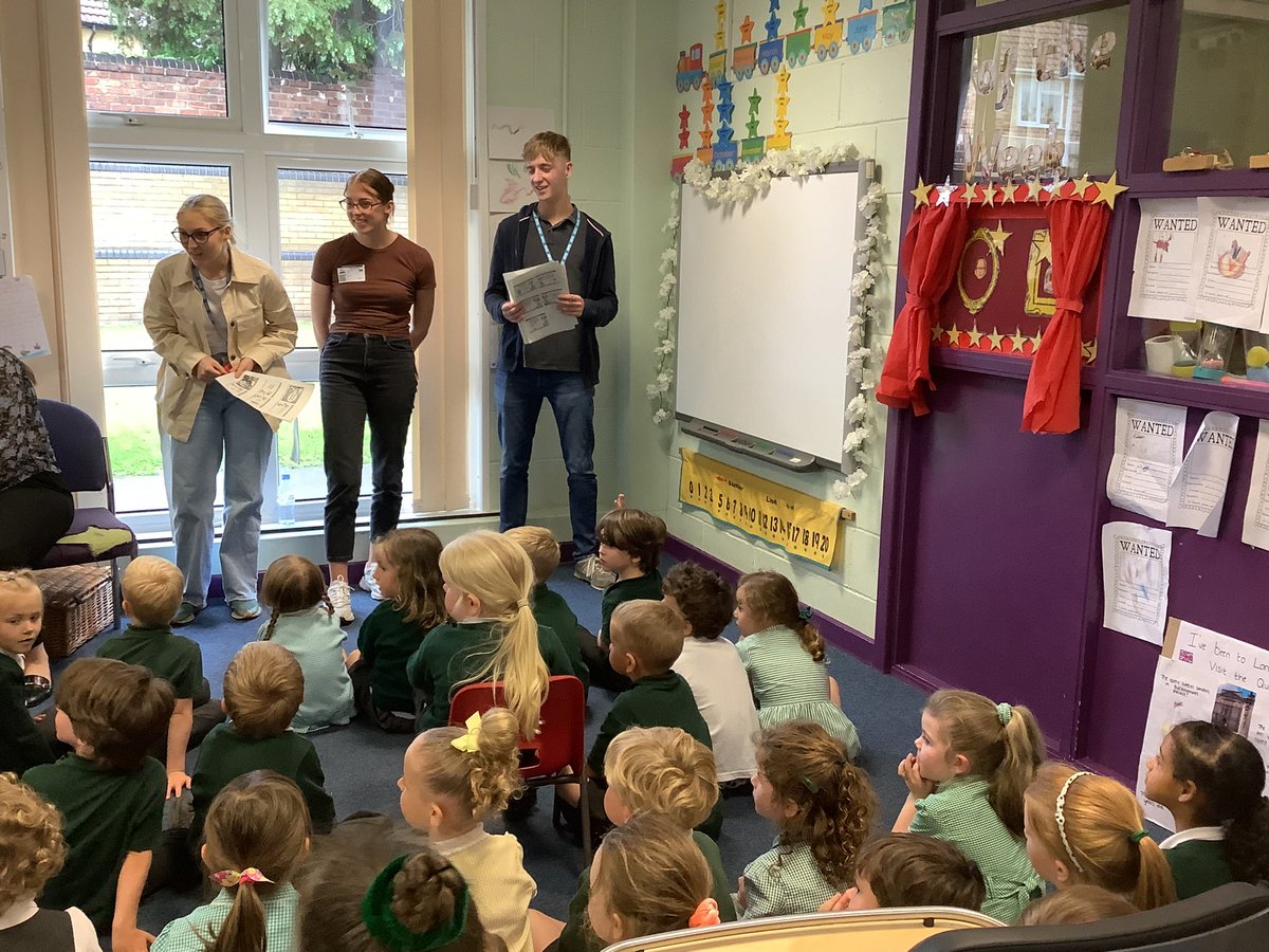 springwoodfs's tweet photo. We have had a visit from the student dentists. They have been teaching us about how important it is to look after our teeth. #swhpshe #swhvalues @thetoothbuds https://t.co/3rv2vWzTuU