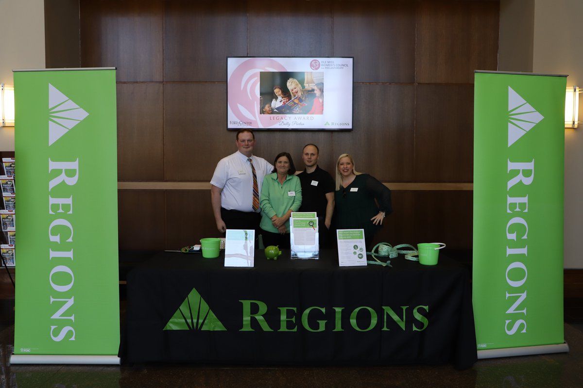 OMwomenscouncil's tweet image. We kicked off our #Legacy2020 Weekend with
Storytime with Dolly featured Dolly reading “The Little Engine That Could” by Watty Piper and talking about literacy to a packed @UMFordCenter. The event sponsored by @askRegions was part of the OMWC Rose Garden Literacy Project.