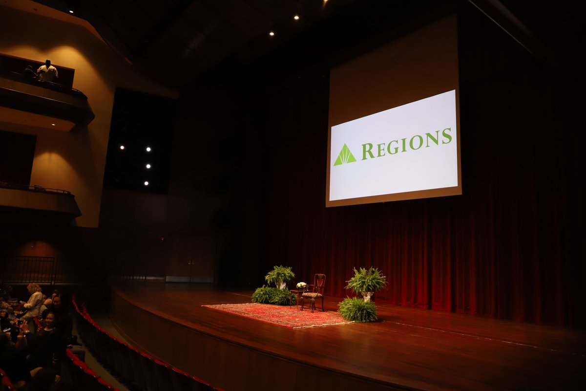 OMwomenscouncil's tweet image. We kicked off our #Legacy2020 Weekend with
Storytime with Dolly featured Dolly reading “The Little Engine That Could” by Watty Piper and talking about literacy to a packed @UMFordCenter. The event sponsored by @askRegions was part of the OMWC Rose Garden Literacy Project.