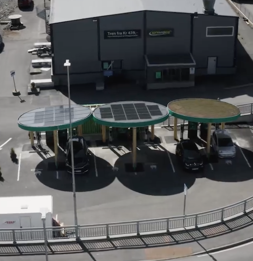 electricfelix's tweet photo. @KempowerOyj Seems they have now added a #roof!
@RoarNygaard
Seems to even take #reservations?!
@iJojo423
#payter integration also spotted on the #kempower charger! https://t.co/gO9gtv7NDL