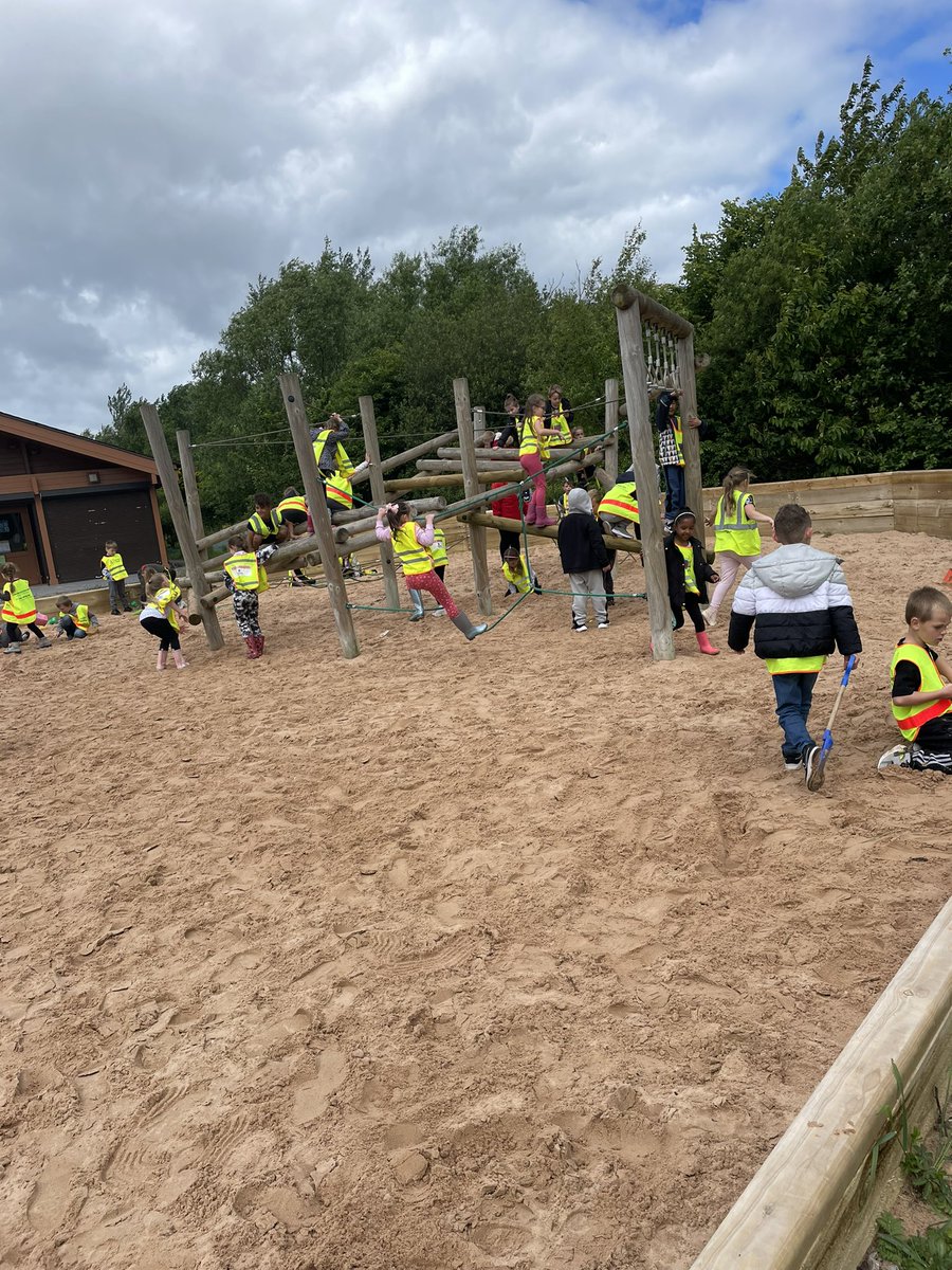 MissSmith2017's tweet image. @YsgolEmmanuel we have arrived #RSPB #2D #2SO