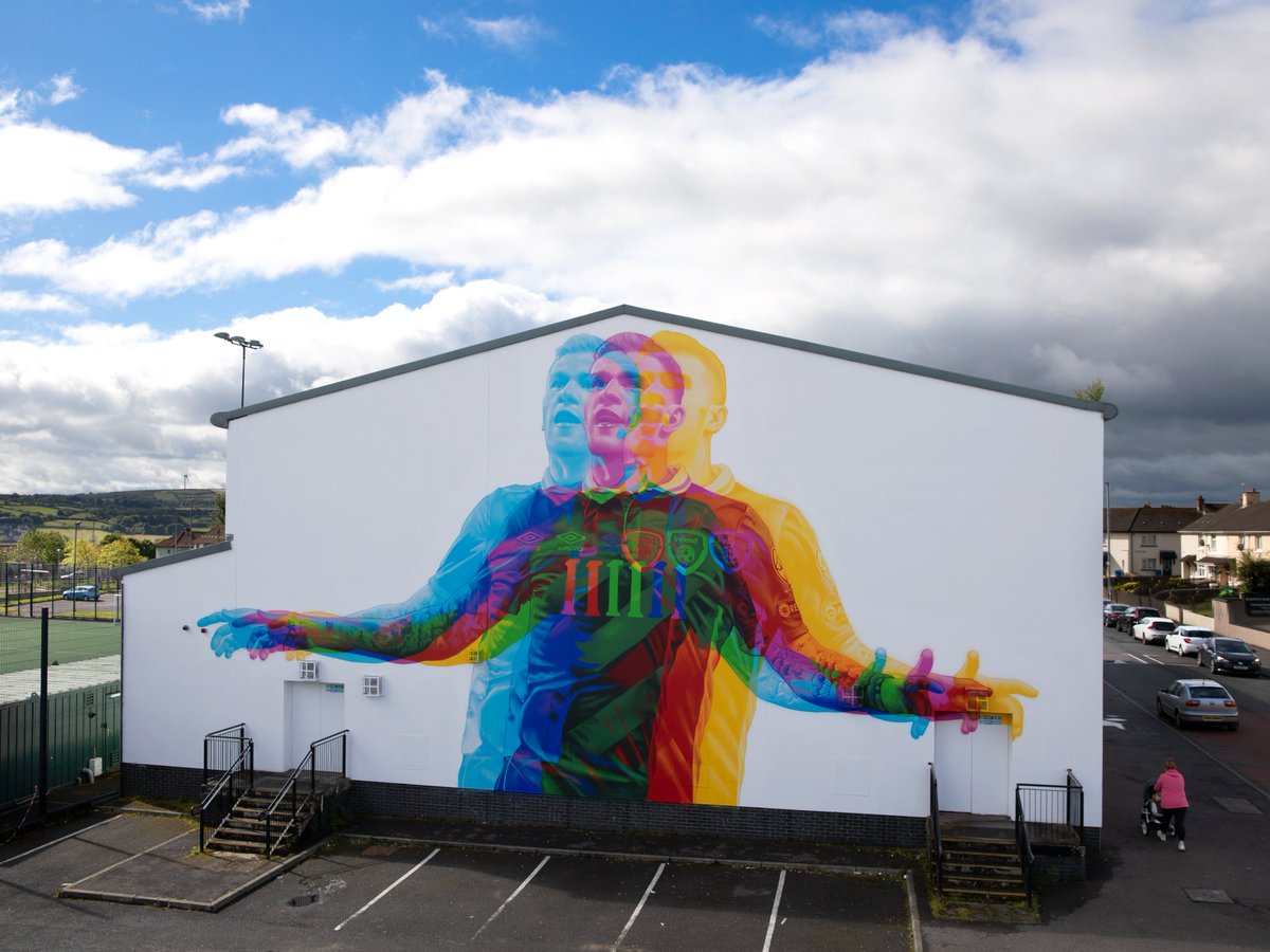 feilederry's tweet photo. James McClean by @Achesdub  
Central Drive, Creggan 

The streets of Barcelona and Naples are adorned with murals of their footballing heroes Lionel Messi and Maradona. Creggan now has a stunning mural of our footballing hero, James McClean. https://t.co/t1IkEpUqu7