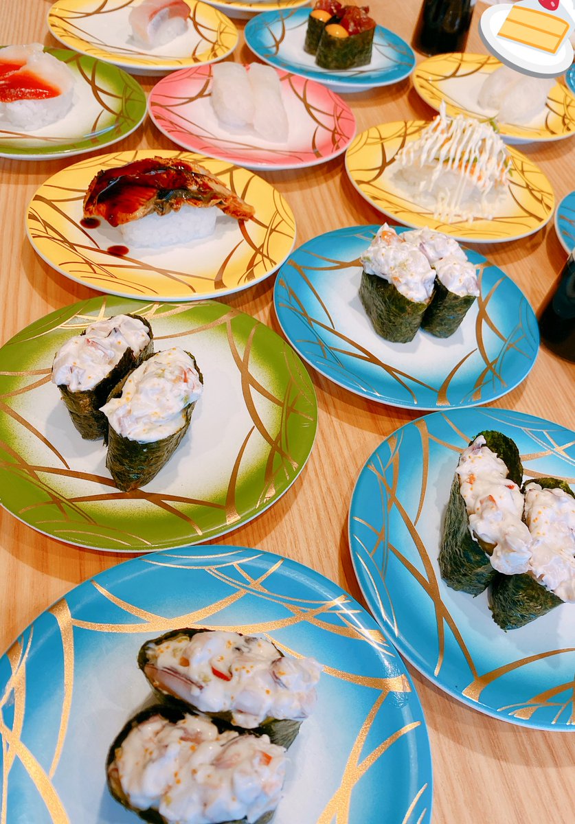 今日の晩ご飯はわたしの家族と彼と一緒に半年ぶりの外食で回転寿司に行ってきました( *´꒳`* )🍣 大好きなホッキ貝サラダをたっっっくさん食べられて大満足です🥰🤍