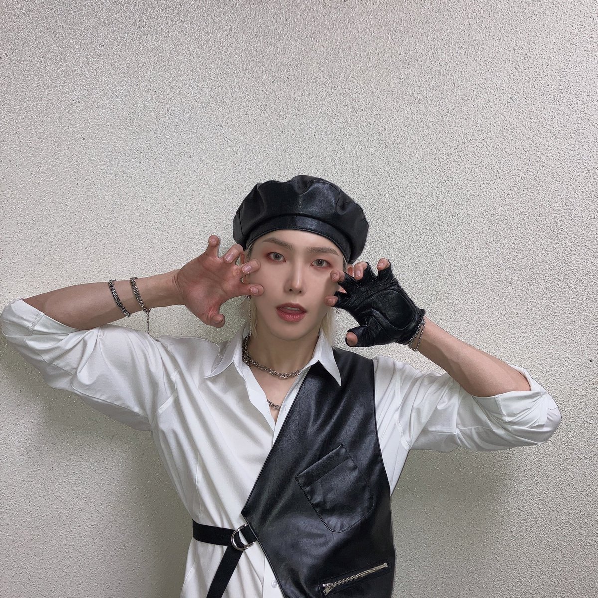 INSEOPLOOKS's tweet photo. https://t.co/aYdsClvQxc