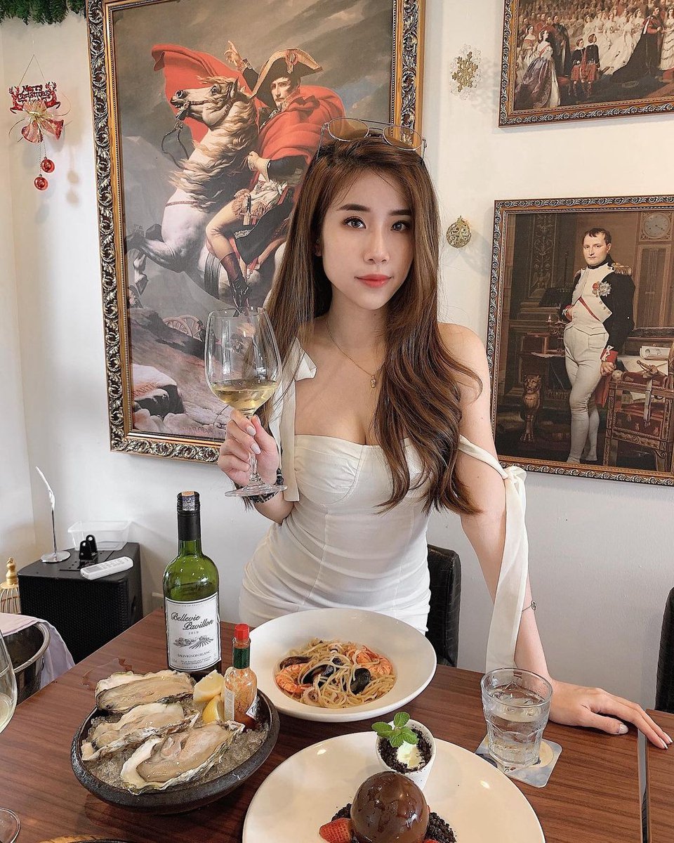 Lucy tweet media