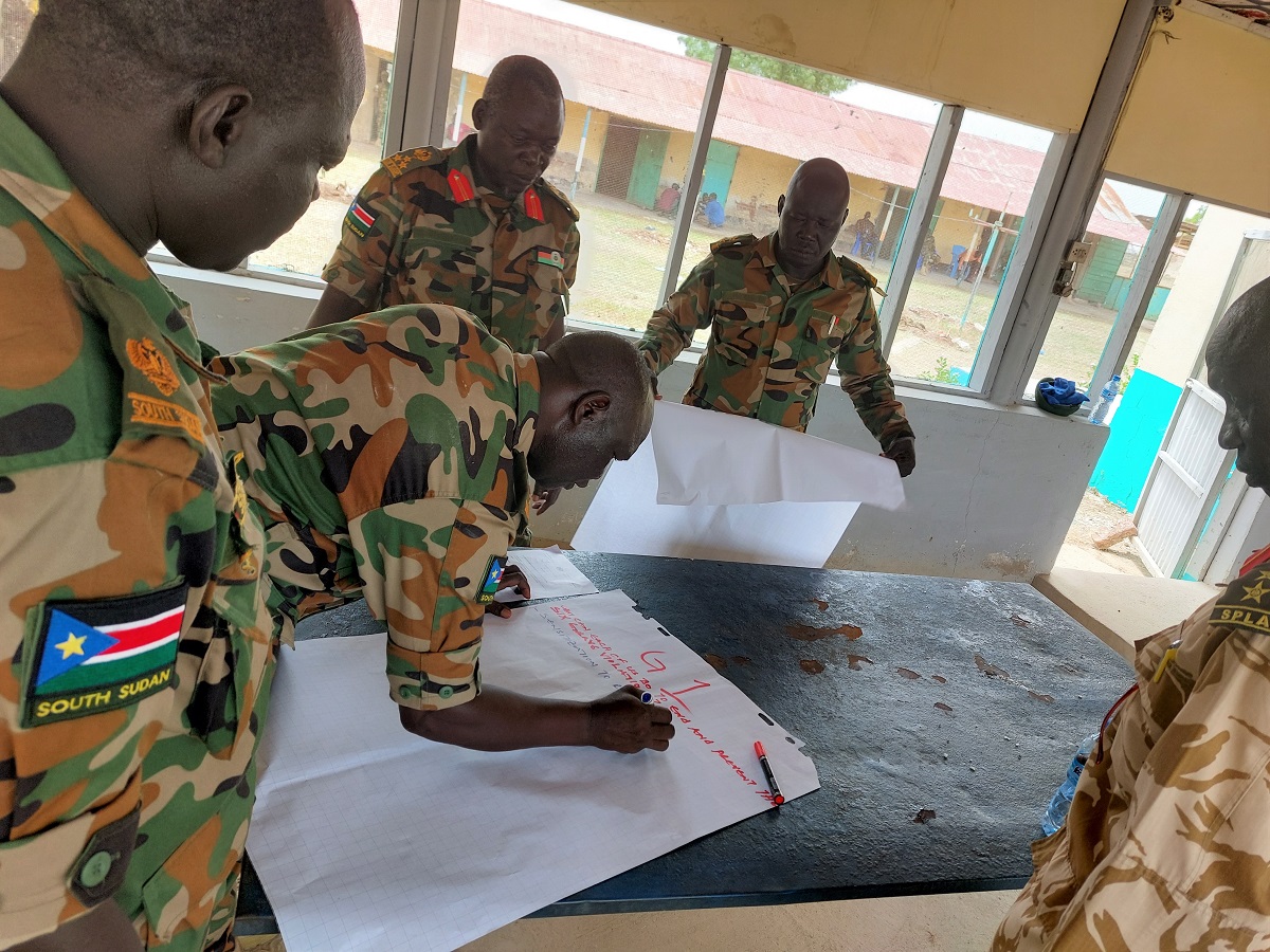 unmissmedia's tweet photo. 30 officers from the #SouthSudan People's Defense Forces + the national security apparatus participated in a vital training on protecting children's rights. The workshop, facilitated by #UNMISS, took place in Malakal🇸🇸
 
Read➡️https://t.co/bEv4XEJc3E

#ChildrenNotSoldiers #A4P https://t.co/KMaq6HJzKL