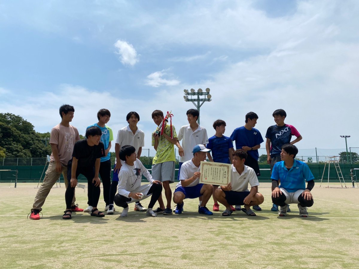 ynusofttennis's tweet photo. 6/4,5で行われた神奈川県大学対抗大会において、Bリーグで横国Aチームが優勝しました！
先週の大会のトロフィーも貰えたのでみんなで写真をとりました！
来週の個人戦も頑張ります！ https://t.co/6e3tK4PVqQ