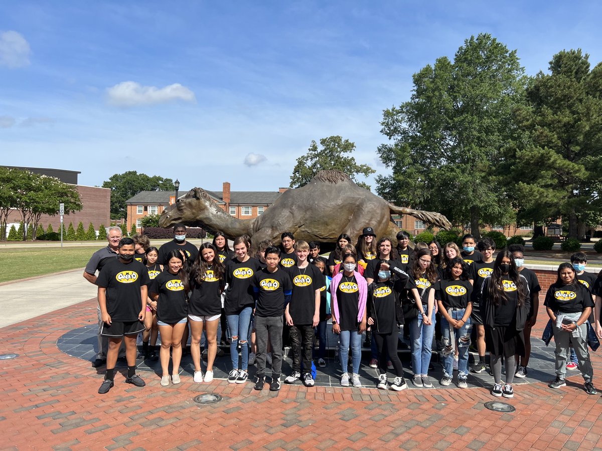 SanLee AVID 8th graders on 1 last college tour before the year ends.  They learned about what private colleges have to offer.  A wonderful experience.  ⁦<a href="/leecoschoolsnc/">Lee County Schools</a>⁩ , ⁦<a href="/leecosupt/">Andy Bryan</a>⁩ ⁦<a href="/SanLeeMS/">SanLee Middle School</a>⁩