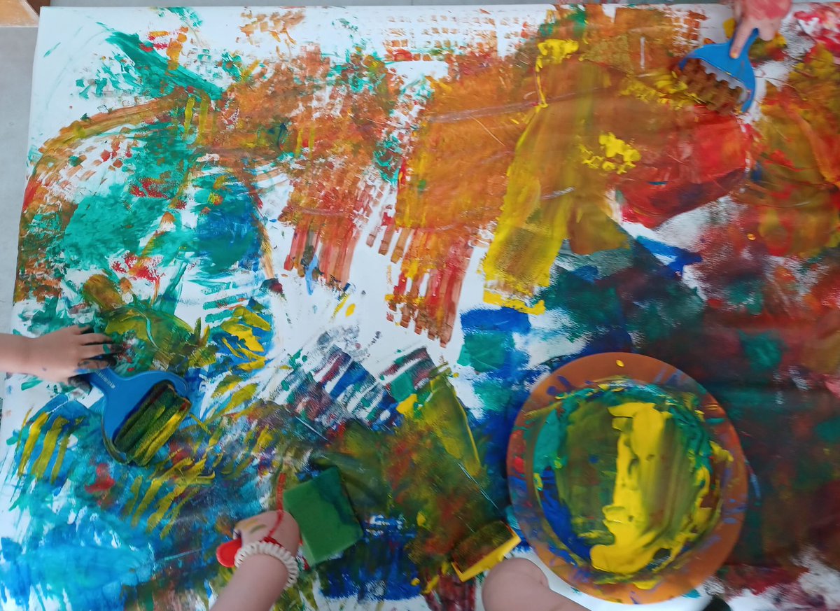 LaPitotaEB's tweet photo. Expressar a través de la pintura traços lliures i espontanis d'unes mans bellugadisses. #Grallers https://t.co/vyUngEK2wT