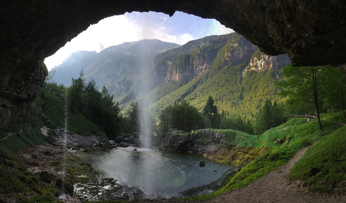 regioneFVGit's tweet photo. 💕 #FriuliVeneziaGiulia da scoprire. Benvenuti a #Chiusaforte, dove l'acqua danza sulle montagne. Ma quante sono le CASCATE di Chiusaforte?
Ecco il link 👉 https://t.co/aZzi61K3Ir https://t.co/QT1TjopbMs