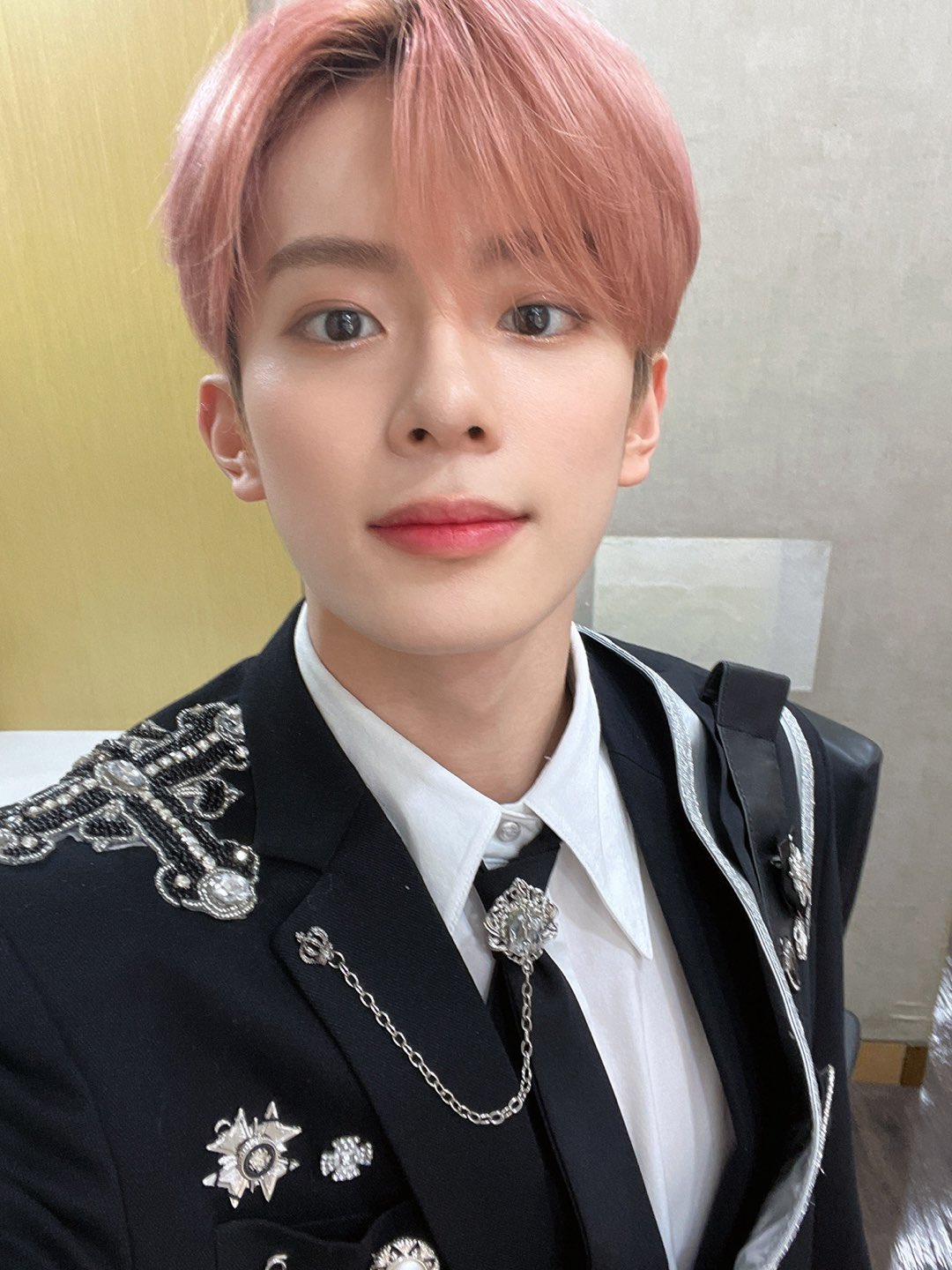 セール中…カンミン直筆サイン入り超大型写真 …Kangmin…VERIVERY カンミン直筆サイン入り超大型写真 …Kangmin…VERIVERY - メルカリ
