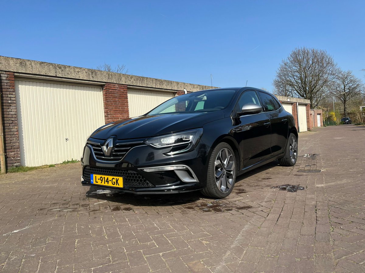 Twitter doe je werk AUB en RT. Vannacht is deze auto gestolen in Breda.