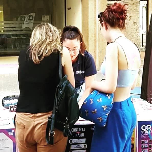 Dia 4 de juny ens vàrem sumar a la fira organitzada al barri de Bons Aires amb motiu de la celebració del Dia Mundial del medi ambient, i que té com a finalitat conscienciar dels riscs i perills que té no tenir cura del nostre entorn.
<a href="/AV_Santa_Pagesa/">AV_SantaPagesa</a>