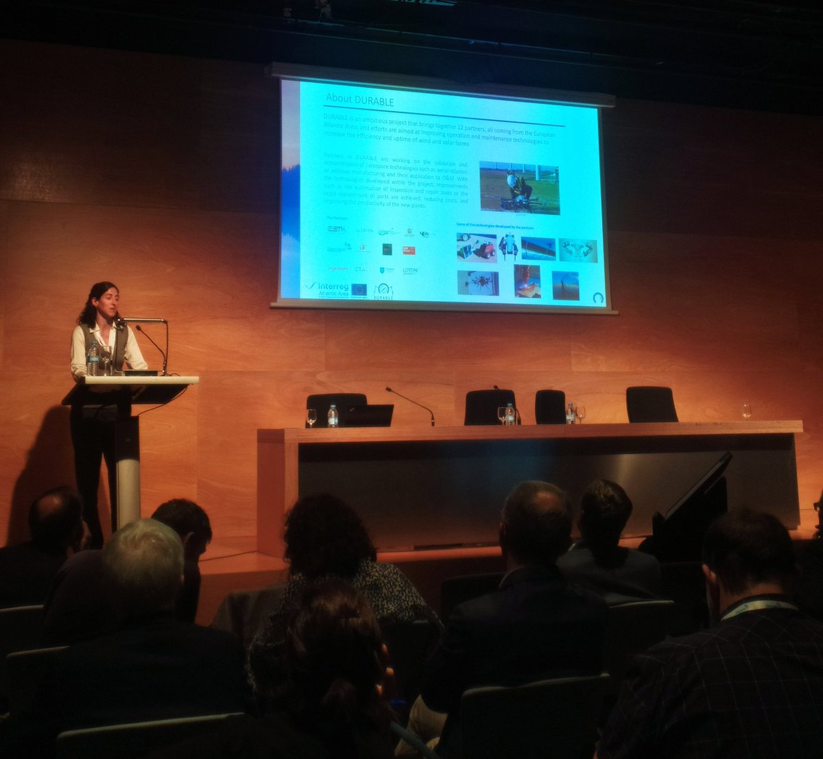 El encuentro finaliza con la presentación del proyecto europeo <a href="/DURABLEPROJECT/">DURABLE</a> por parte de ACE. 

En concreto, su objetivo es acelerar el desempeño de las #energíasrenovables mediante la validación y demostración de tecnologías aeroespaciales aplicadas en robótica. ☀🤖
