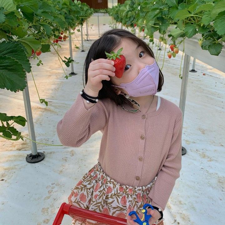 FROMTHEMlRlNAE's tweet photo. 𝗜𝗡𝗦𝗧𝗔𝗚𝗥𝗔𝗠
⠀⠀⠀ ⠀         
⠀⠀⠀ ⠀⠀⠀⠀ @ daphnenane 
  
      Más rica que una fresa 
────────────────────
       ⌂          ⌕          ⊞          ♡          ◌ https://t.co/yKZhEeEfOv