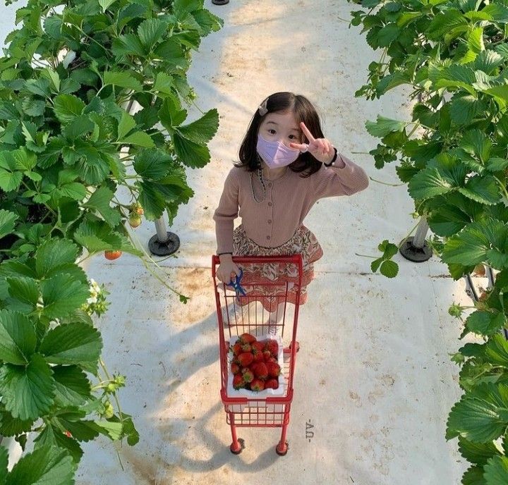 FROMTHEMlRlNAE's tweet photo. 𝗜𝗡𝗦𝗧𝗔𝗚𝗥𝗔𝗠
⠀⠀⠀ ⠀         
⠀⠀⠀ ⠀⠀⠀⠀ @ daphnenane 
  
      Más rica que una fresa 
────────────────────
       ⌂          ⌕          ⊞          ♡          ◌ https://t.co/yKZhEeEfOv