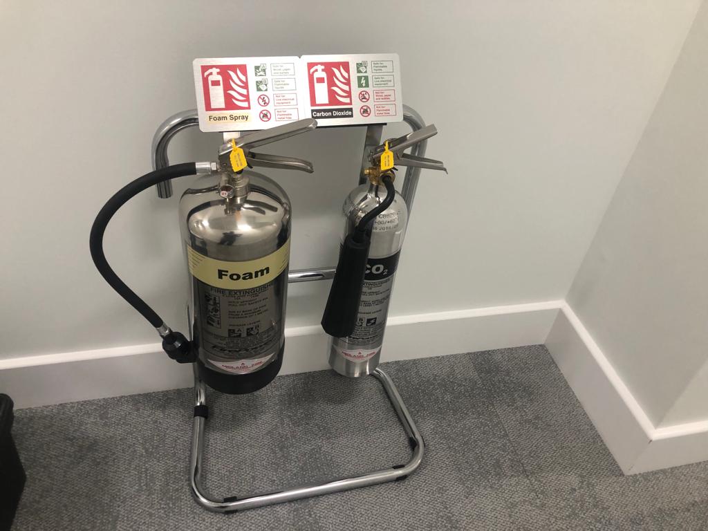Why not spruce up your work-space with our #Chrome #FireExtinguishers and #Chrome #ExtinguisherStands.

Call us for more information 01217458444

Email: Sales@midland-fire.co.uk

Click: midland-fire.co.uk/contact-us/enq…