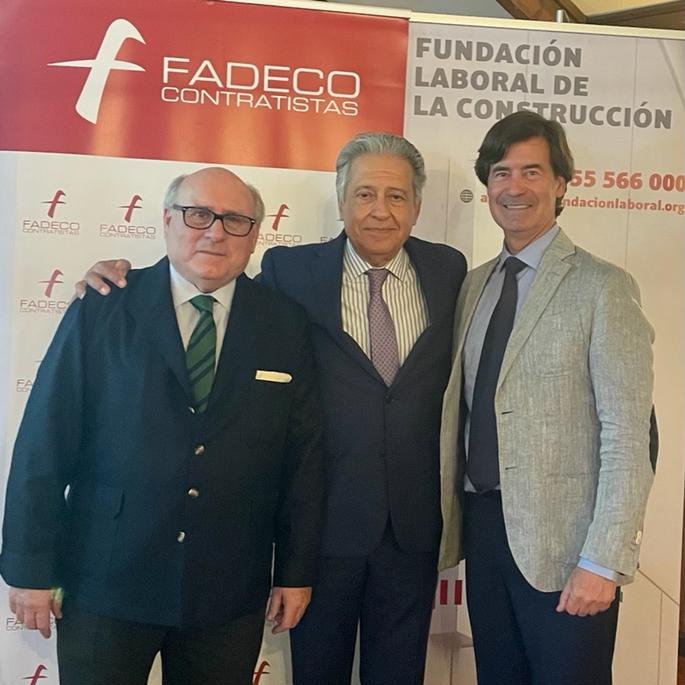 CES_Sevilla's tweet photo. 🔊 Nuestra más sincera enhorabuena a Rafael Sánchez - Alcalá, reelegido presidente de #FADECO, patronal andaluza de la #construcción @FadecoP @fadecoand 🏗️
Le deseamos que siga cosechando tantos éxitos en su gestión. Siempre contará con el apoyo de la @CES_Sevilla https://t.co/ZS846XG7Q5