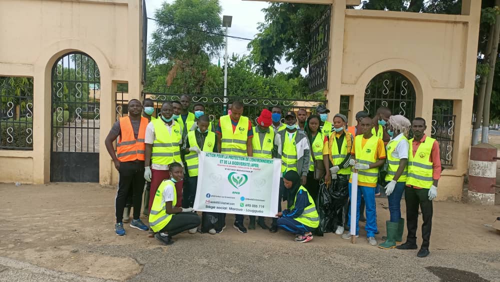 ApebEnvironment's tweet photo. Action pour la Protection de L'Environnement et de la Biodiversité (APEB) de courcpurs avec Care for Environment, Green Woila, APENE, Au Secours, avec l'appui de l'UNFPA, l'ONG AL HAYAT; a célébré avec faste la journée Mondiale de L'Environnement 2022 dans la ville se Maroua https://t.co/ZhicKTfDkq