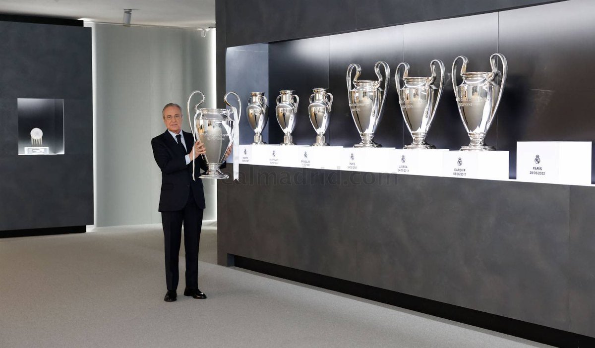 MadridUniversal's tweet photo. Florentino Pérez has just presented the 14th Champions League trophy at the club museum. #UCL https://t.co/yzC74SEvUg