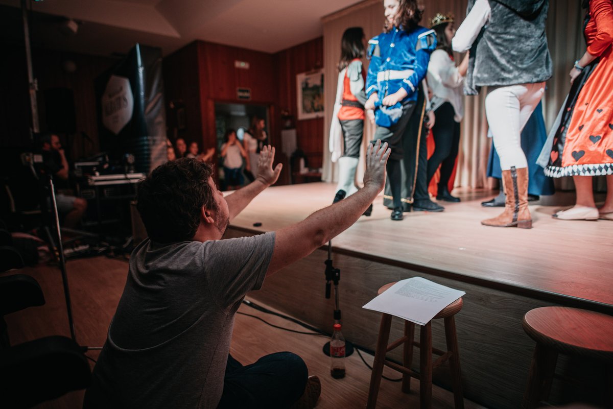 Ayer tuvimos a niños de entre 10 y 12 años interpretando a Calderón, Cervantes y Lope de Rueda.
Ayudar a que se acercaran al Siglo de Oro divirtiéndose y disfrutando es una de las grandes satisfacciones que me da mi trabajo.