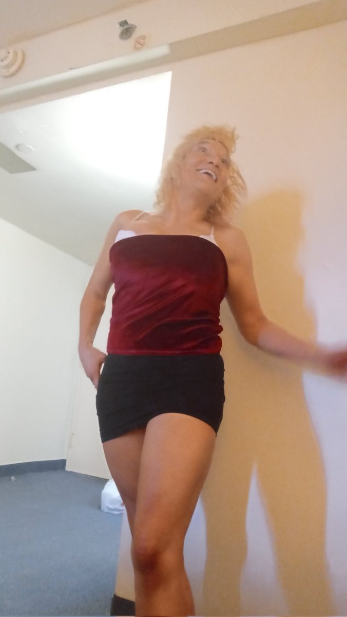 Tonibenz6's tweet photo. More my style but. U know this.#Cleveland. #Onemodelplace 67228 #massage https://t.co/ZvNgrpHC9a