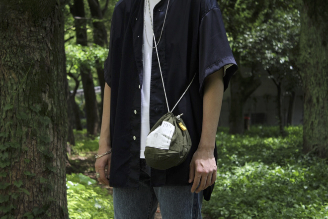 ってことで最近ミリタリづいてるしこれでいい気がしてきた、巾着みたいでかわいいか?紐が細いのはちょっと気になるが近所なら手持ちでいいか、安いし 