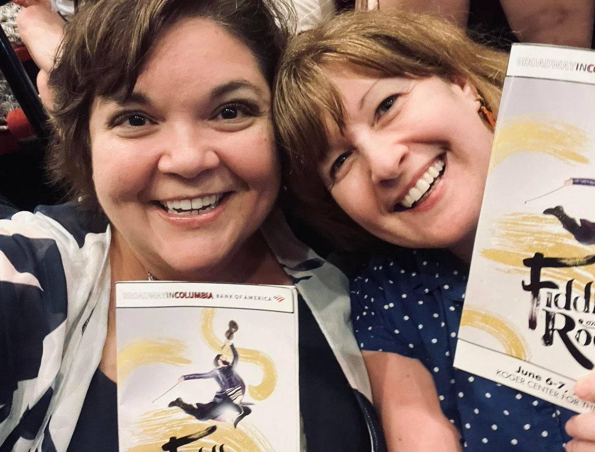 It was an awesome night at the theatre with the talented cast and crew of <a href="/FiddlerBroadway/">Fiddler on the Roof</a> as they took us into this world of “Tradition!” 🎭🥰