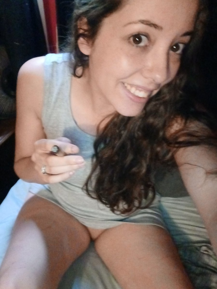 ChelleyLyn11's tweet photo. Good morning! I hope you have a lit day 🍃💨😽
#onlyfansgirl #goodmorning #high 
https://t.co/taicjcQPzu https://t.co/rs9MH9fPsH