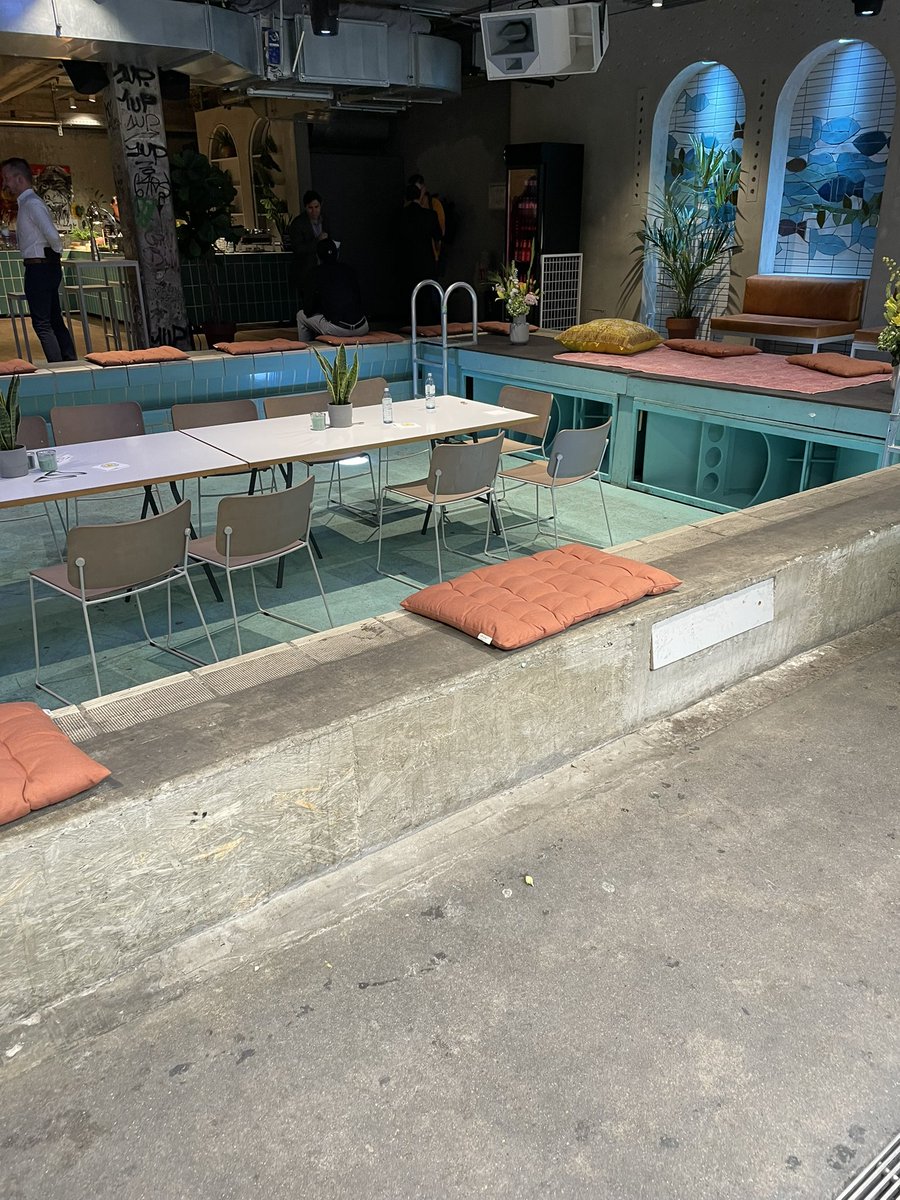 furukama's tweet photo. Ein digitales Nichtschwimmerbecken? Sehr coole Location beim @bvdw #datasummit2022 https://t.co/huXoMbwejy