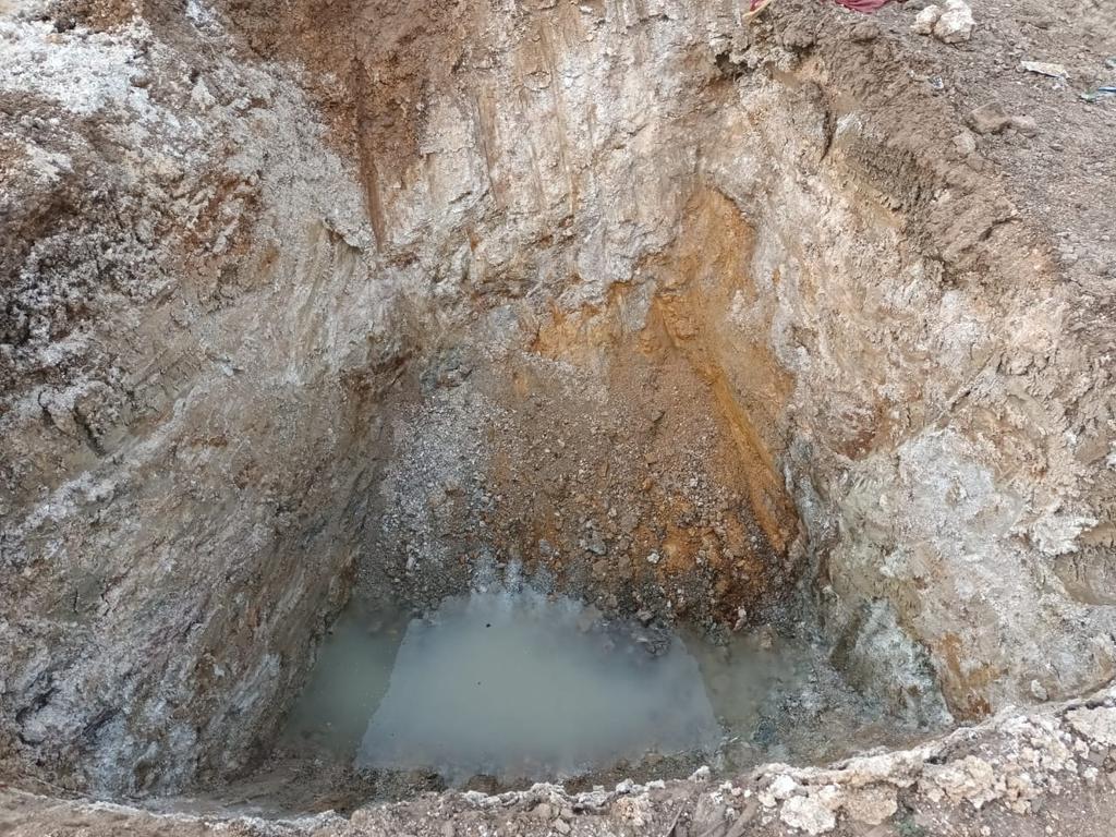 Mukesh60084096's tweet photo. At-sulekela
Via-belpada
Sir @BBelpada @CollectorBgr
2ward ଲୋକଙ୍କ ଗାଧୋଇବା ପାଣି ଅସୁବିଧା ହେଉ ଥିବାରୁ ସୁଲେକେଲା ସରପଞ୍ଚ ଏହି ମୂଷା ଗାତ ଖୋଲି ଦେଇ ଛନ୍ତି https://t.co/Dbnlwv2za9