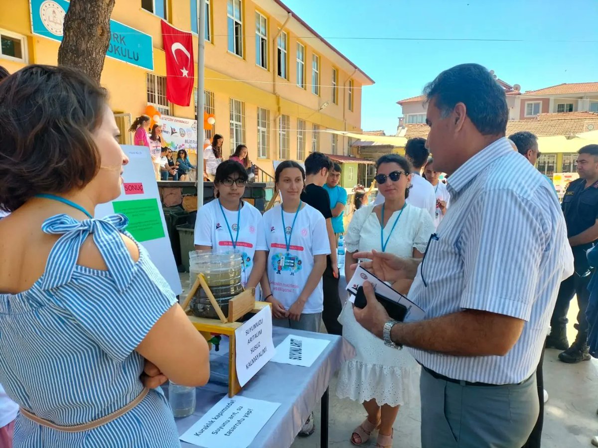 İlçe Milli Eğitim Müdürümüz ve Fuara katılanlar öğrencilerimizden bilgiler aldı
Fuarın gerçekleşmesinde katkı sağlauan Atatürk Ortaokulu yönetici öğretmen ve öğrencilerini tebrik ediyor başarılı çalışmalarının devamını diliyoruz

<a href="/emrecay55/">Emre ÇAY</a> 
<a href="/sezgin4865/">Sezgin Aykırı</a> 
<a href="/mugla_mem/">Muğla İl Millî Eğitim Müdürlüğü</a> 
<a href="/mugla_arge/">ArGe Muğla İl Milli Eğitim Müdürlüğü</a>