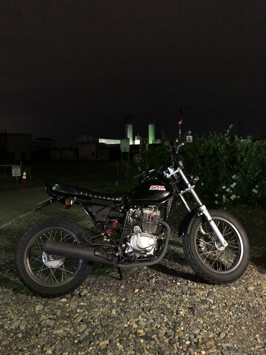 Bob59568419's tweet photo. だいぶシルエットが変わりました！
シートチェンジとフェンダーレス👍

#HONDA #FTR #FTR223 #バイク乗りと繋がりたい #バイク好きな人と繋がりたい #カスタム https://t.co/aOxKXfD5gF