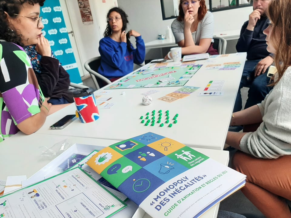 ✊Transformer le Monopoly en un véritable outil de #sensibilisation aux #discriminations et #inégalités, c'est désormais possible avec l'extension créée par <a href="/Obs_ineg/">@obs-des-inegalites.bsky.social</a> 

Nous avons aujourd'hui pu tester cet outil innovant, à destination des #jeunes ! 

(cc <a href="/La_FAGE/">FAGE</a>)