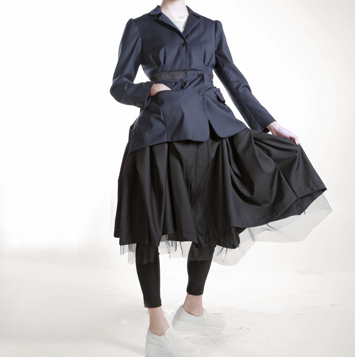avantgardistinc's tweet photo. A deep blue jacket by PHENOTYPSETTER can match any look and make it more exciting and eye-catching. If you love layers and mixing garments, this can be a great accent to your outfit. Available only until June 21.
https://t.co/3V8r1d5Cjb
#runwayshow #transformableclothes https://t.co/VkS8vRu7Ru