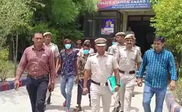 IndiaShamTak's tweet photo. सिगरेट के लिए हत्या: 17 साल के लड़के से चार लड़कों ने 10 रुपए मांगे, नहीं दिए तो चाकू से गोदकर मार डाला

पूरी खबर पढ़ने के लिए नीचे लिंक पर क्लिक करे :-

https://t.co/PPVRU5Ish3

#indiashamtak #Crime #delhi #murder https://t.co/4m6JE9fgm7