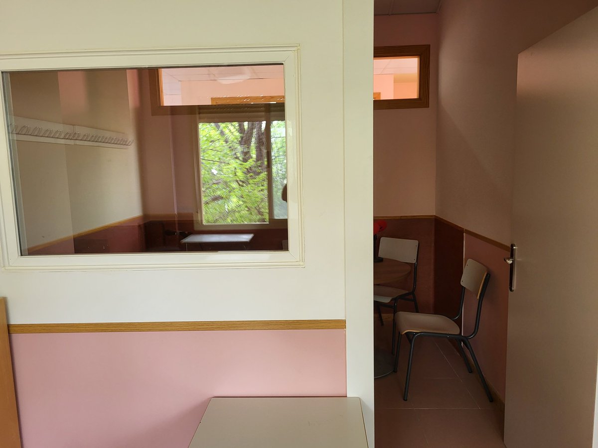 Descubriendo el estudio de #radioescolar del <a href="/iesmsantillana/">IesMarquesSantillana</a>. #MetodologíasActivas que ya se integran en las áreas curriculares y haciendo uso del #PodcastEducativo ivoox.com/podcast-ies-ma… #PlanDigital #CompDigEdu