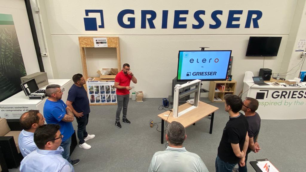 GriesserIB's tweet photo. ➡️Nueva jornada en la #Academy de #Griesser con parte del equipo de #Elero para formar a todo nuestro #equipo sobre la #motorización de nuestras #PersianasGraduables y toda la #automatización posible que podemos ofertar a nuestros #OfficialPartner.

#inspiredbythesun https://t.co/VfUGeoHFRo
