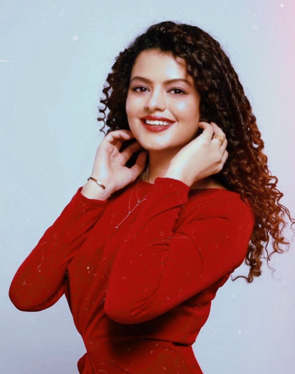 I don't know what to write.. as always I am speechless by seeing her angelic face, sparkling eyes, beautiful smile,splendid looks and her magnificent aura which indulge everyone around her.. ❤️❤️ @palakmuchhal3