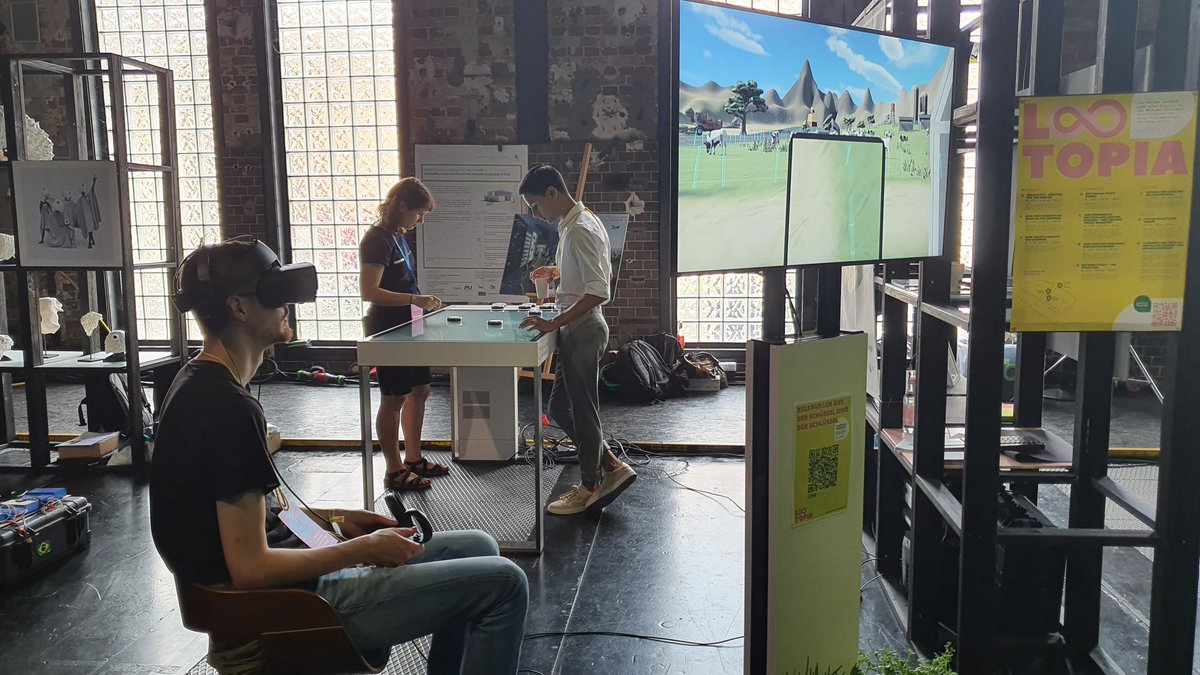 agrarsysteme's tweet photo. Die @republica hat endlich begonnen und wir sind am Start! Sie finden uns in der Arena Halle hinten links. Einfach Ausschau halten nach @agrarsysteme der Zukunft, einer Virtual Reality Brille, einem Multitouch-Tisch &amp; #Lootopia. See you soon! #rp22 #anyWay @ZirkulierBar https://t.co/trV5E2FKHP