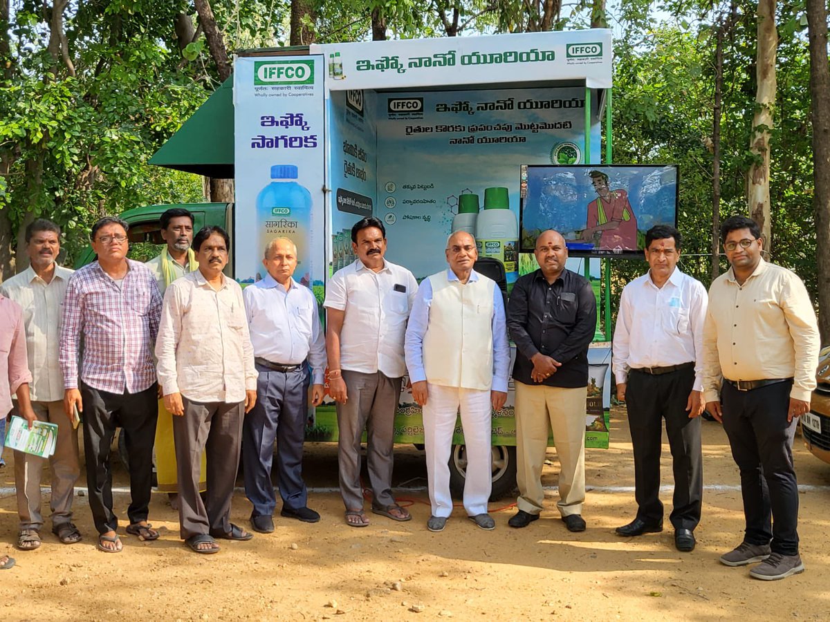 drusawasthi's tweet photo. I also interacted with the team working on the #IFFCONanoUrea awareness mobile van which is going village to village near PACS Thangellapalem in Tirupathi, A.P. I am glad to see the response given by local farmers to the mobile van. https://t.co/gfHXmTCsHV