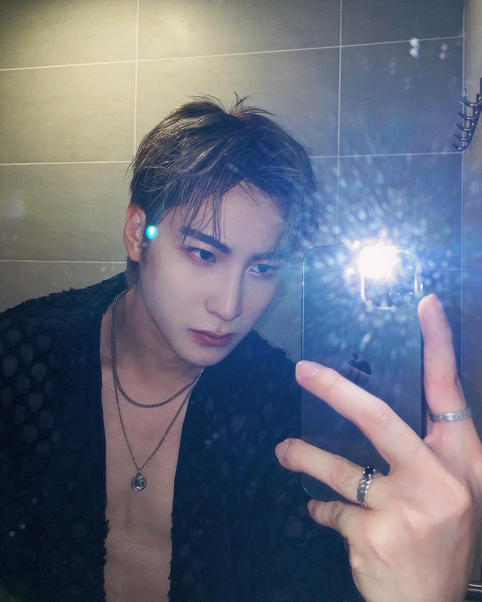 isaacvkm_1212's tweet photo. Don’t Run! Because I might eat you!🧛 

#IsaacVkm #邬凯名 #아이젝 #젝터 #오늘니옆자리나나나 #IFeltLikeAVampire #ButIAmNotHungryForYourLoveAndInstead #IWantYourBeautifulHeart #ApaPerbezaanAwakDenganKLCC #KLCCMalaysiaPunyaTapiAwakSayaPunyaRawrr #想我了就抱抱空气毕竟我的可爱无处不在 https://t.co/Udtil4Uza3